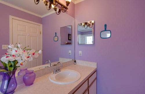 Bright Titusville Retreat with Lanai - WFH Friendly! - Foto 24