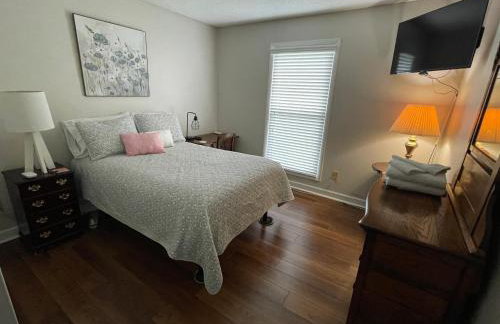 Wayne's Place-Hot tub, pet friendly. Close to HPU - Foto 13