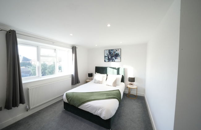 Heathrow Charge and Go - Photo 22