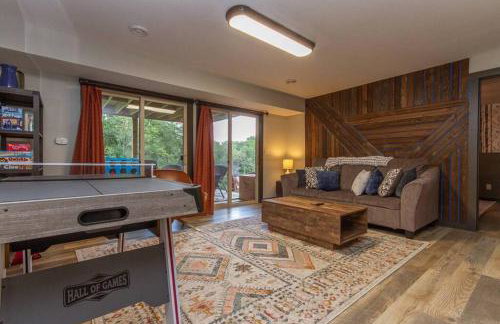 Gorgeous cabin 3bdrm/3bth, hot tub, fireplace, kid/pet friendly - Foto 45