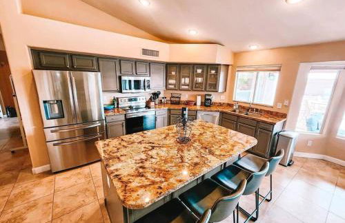 Luxury Pool Home! Amazing Back Yard Oasis - Foto 3