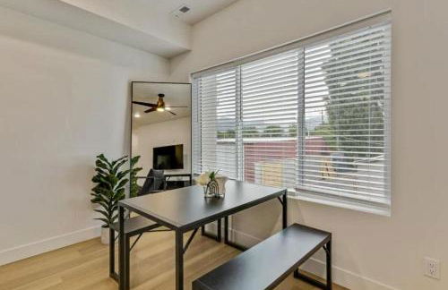 3 Min to DT - 2 Car Garage - Lux Townhome - King Bed - Foto 23