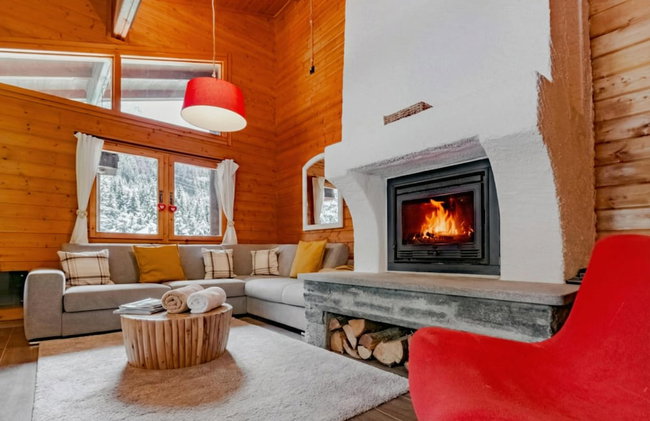 Chalet Soleada With Fireplace and Terrace for 5 - Photo 5