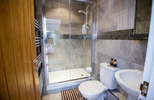 Round Park - A large dog friendly one level holiday cottage for groups and families - Photo 23