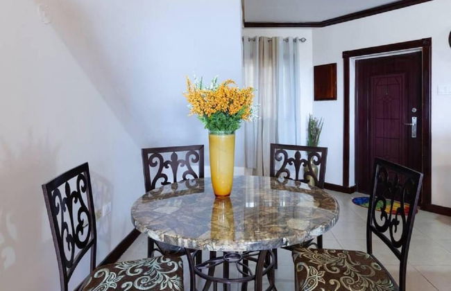 Loft - Sleeps 4 - Parking - Balcony - Photo 8