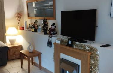 Gîte Déco terrasse ensoleillée et Wi-Fi - Foto 7