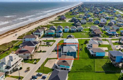 3BR - Amazing Game Room, Steps to Beach, Firepit - Foto 1