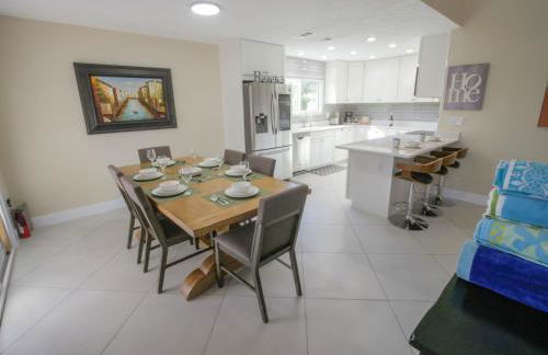 Beautiful Home - Oasis Backyard with Heat Pool - Foto 29