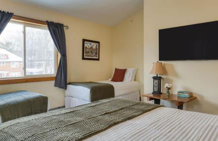 Mins to Hunter Mountain • Sleeps 36 • Pool Spa Games Bar Cozy Peaks Lodge by AvantStay - Foto 42