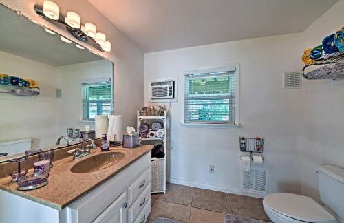 Colorful Beachside Oasis! Galveston Family Home - Foto 21