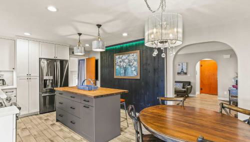 Spacious Family Home with Garage Game Room and Office! - Foto 2