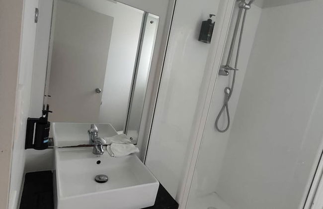 4 double and 2 Sofa Beds in 2 Bedroom - Photo 15