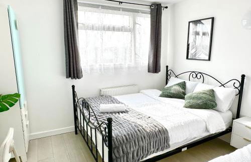 5 bedroom detached house sleeps 13 spacious Parking 5 mins driving to Bicester Village - Foto 31