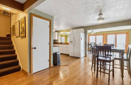 Sunset Haven - Lakeside Retreat in GOTL - Foto 28