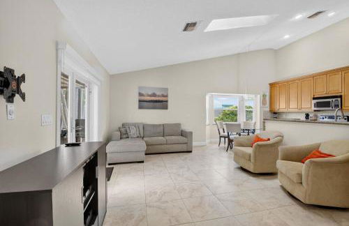 Family-Friendly Boca Gem! 4BR 3BA with Pool & Sauna - Foto 17