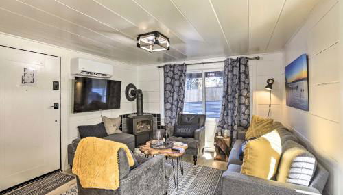 Walk to Lake Tahoe Cozy Zephyr Cove Cabin! - Foto 4