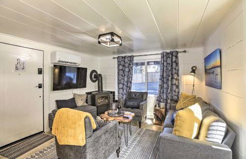 Walk to Lake Tahoe Cozy Zephyr Cove Cabin! - Foto 4