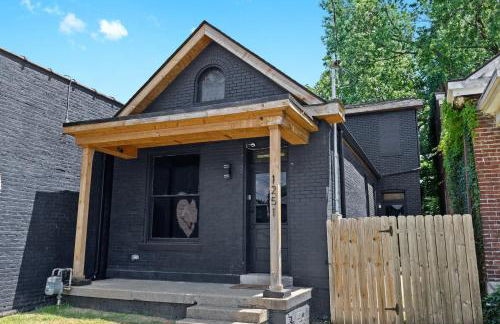 Unique Black Home in the Heart of Shelby Park - Foto 71