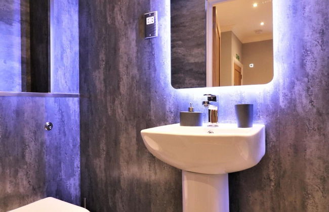 Linden Cottage Room 2 - Airdrie - Photo 8