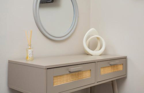 Vacant Nest Cleveland Close Central Parking - Photo 23