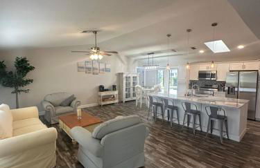 Heated pool with canal views - Foto 5