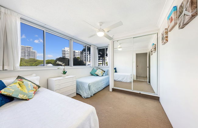 Elouera Tower Beachfront Apartments - Photo 17