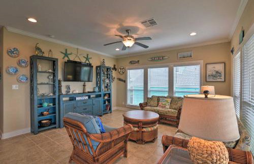 Ocean View and Grill Crystal Beach Bungalow! - Foto 2