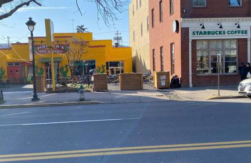 Apt in the heart of Main Street - Foto 19