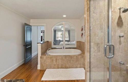 Single Story Fully Fenced Pet Friendly Bungalow in the Arts District - Foto 5