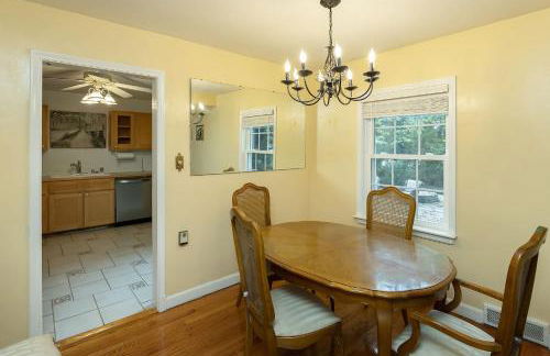 4BR-3BA Charming Family-Sized in Ames - Foto 8