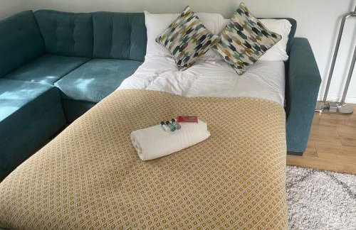 Spacious 4-bed Ample Parking Fast WiFi Contractor Family Friendly - Photo 49