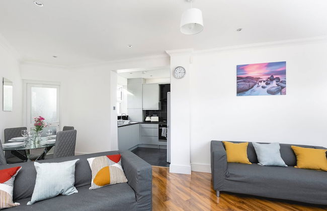 Skyvillion - Enfield 4bed House W Garden & Parking - Photo 30