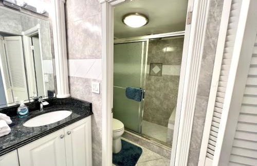 3rd Floor Balcony Beach View Studio Condo in the Beach Club - Foto 7