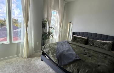 The Canvas Modern 4BR Retreat Rooftop - Photo 16