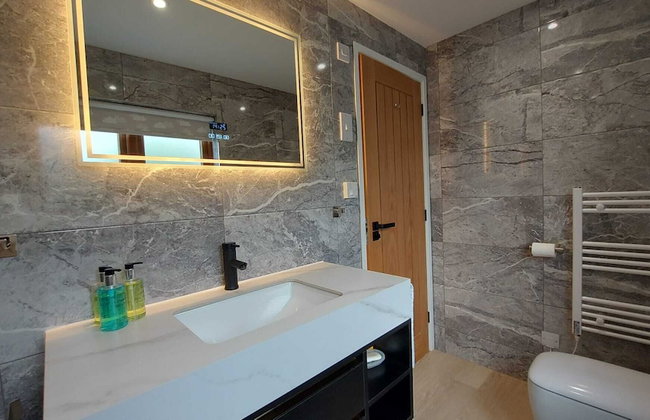 Meadow View Apartments are 2 and 3 bedroomed with private parking - Foto 151