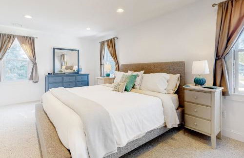 Modern Beach & Town Getaway - Foto 12