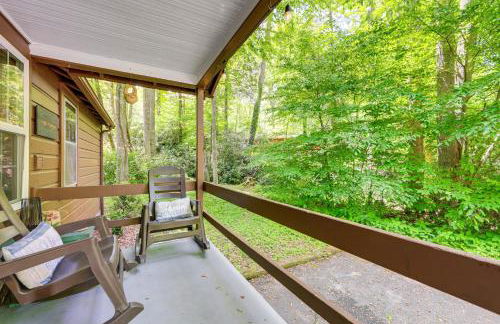 Pet-Friendly Creekside Cabin with Pool Access! - Foto 21