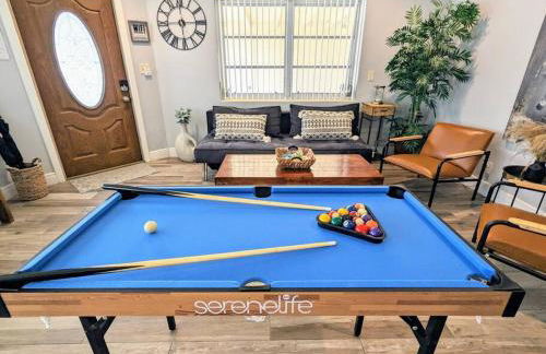 Coastal Harbor, King Bed, Pickleball Gear, Golf set, BBQ- 1 dollar rides to Beach, by Maven Vacation Rentals - Foto 49