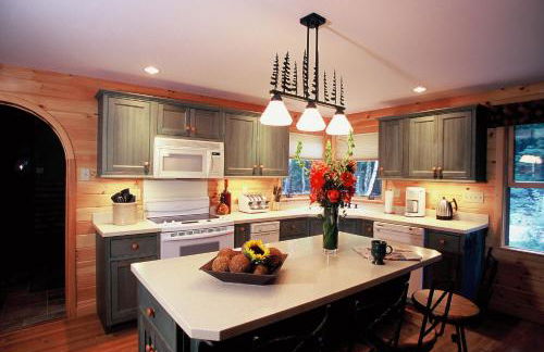 Upscale Fryeburg Cabin Hot Tub and Billiards Table! - Foto 10