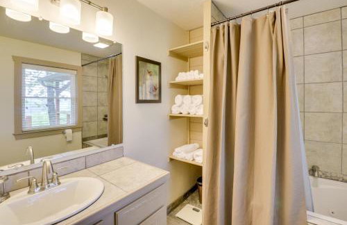 Bullfrog Bluff Mountain View Cabin with Deck! - Foto 15