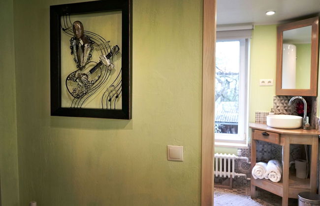 Prime 2Br Apt Next to Train Station - Foto 17