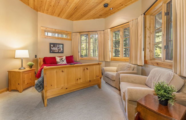 Luxury Log Chalet | Pool + Private HotTub | Ski In/Out | Overlooking Greywolf GC - Photo 13
