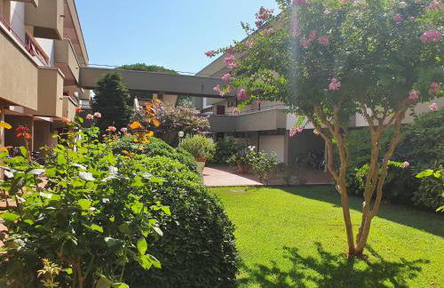 IssTravel, Holiday Homes in Marina di Bibbona from 400 to 900 meters from the sea, apartments 6 beds with private outdoor area - Foto 10