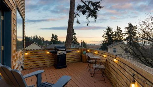 Deck Views, Fire Pit, Pool, 3 Mins to Beach Madrona Tree Retreat by Avantstay - Foto 2, Other