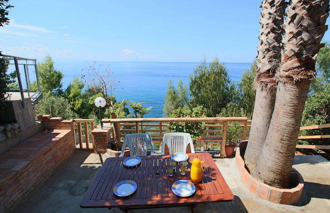 Cozy Holiday Home in Ricadi near Sea - Photo 1