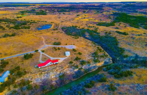 Spacious Getaway about 12 Acres, Views, and Hot Tub! - Foto 40