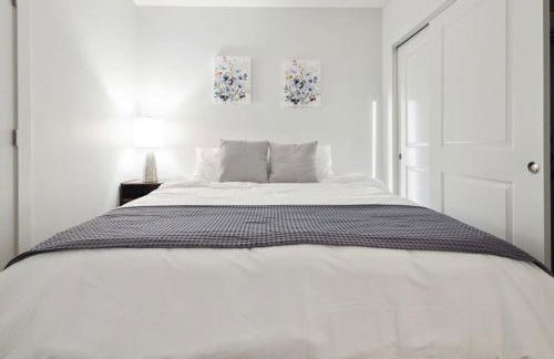 2BR Executive Downtown Apartment - Photo 46