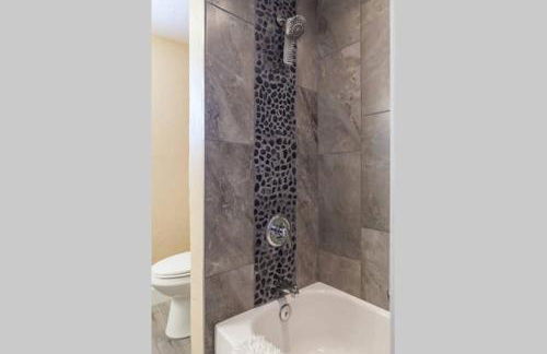 2BR 1BA Condo in Roosevelt Row Arts District - Photo 9