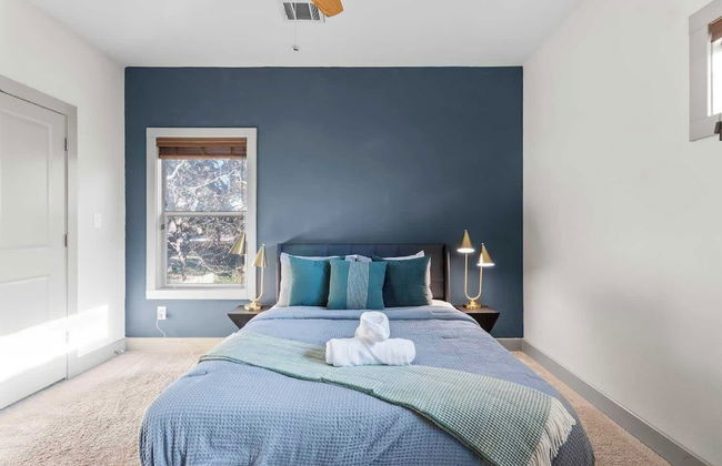 Chic & Homey 3BR Close to Downtown - Photo 3