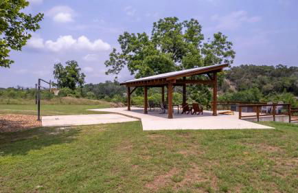 Large Luxury Blanco Riverfront Home with Pool - Foto 42